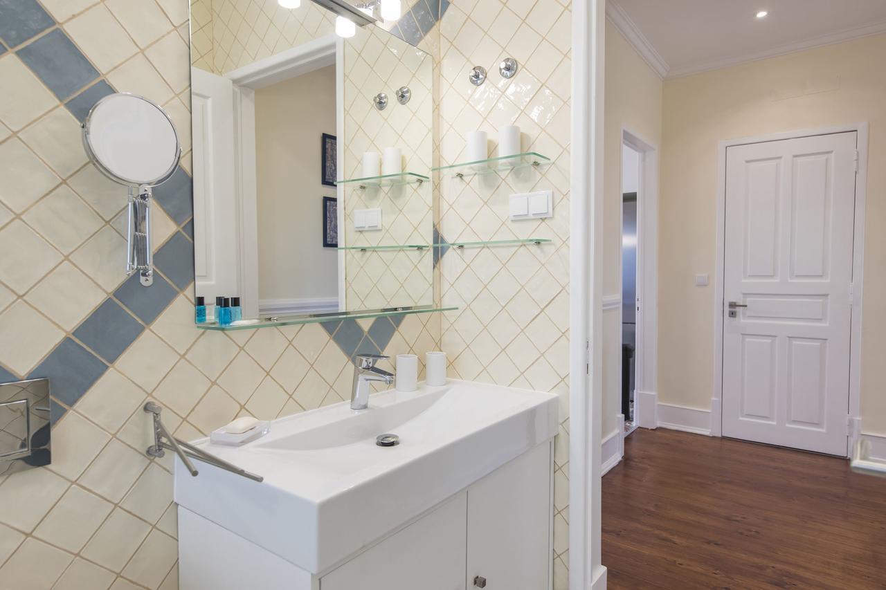Spacious 4bdr River View Lejlighed *