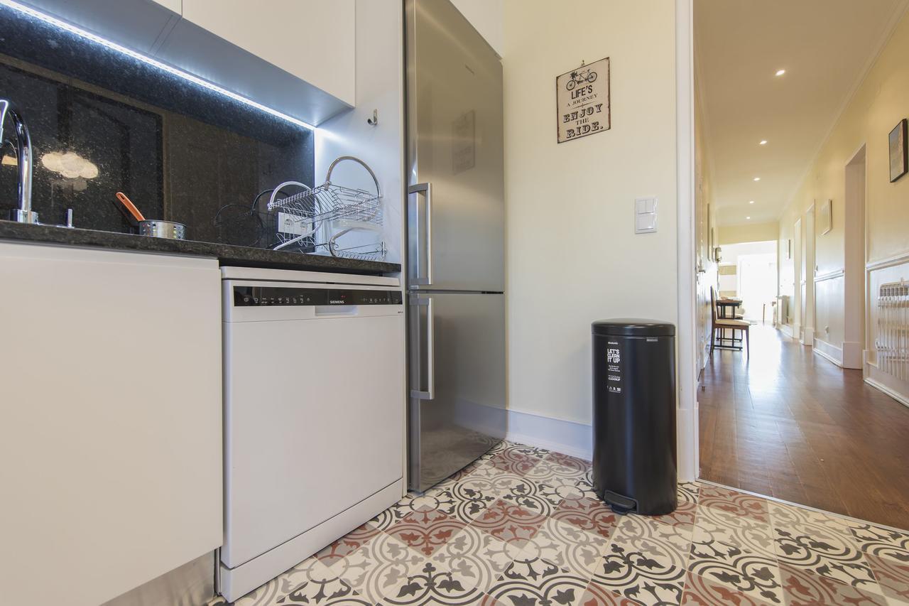 Spacious 4bdr River View Lejlighed
