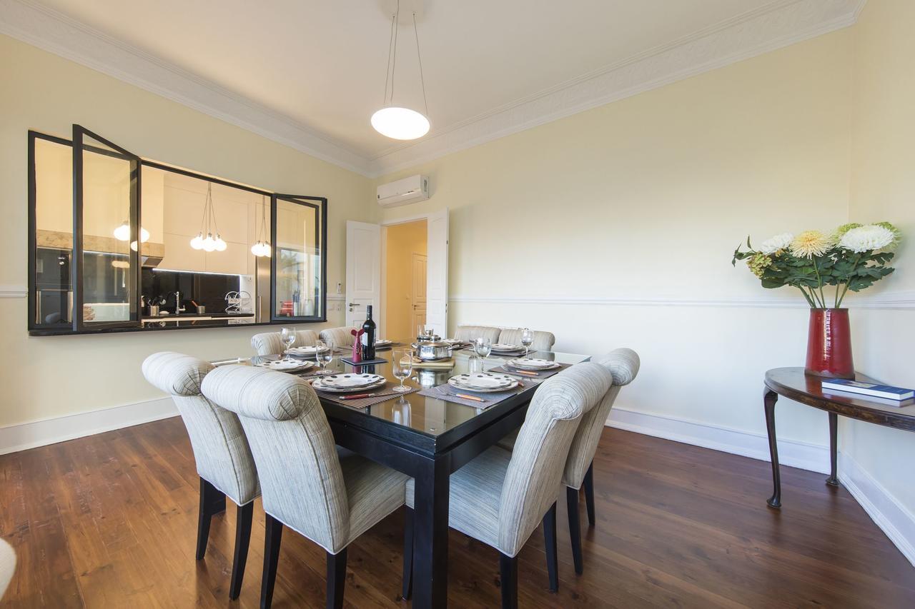 Spacious 4bdr River View Lejlighed *