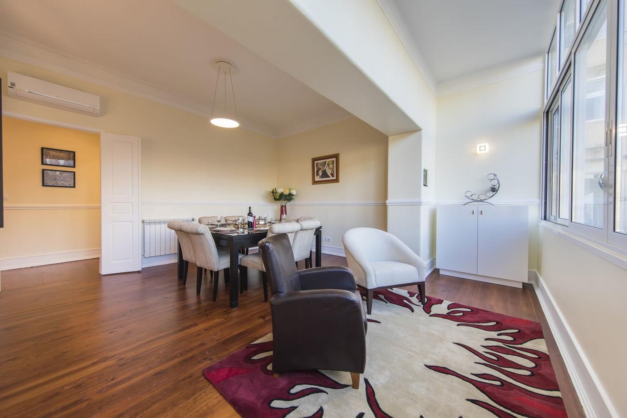 Spacious 4bdr River View Lejlighed *